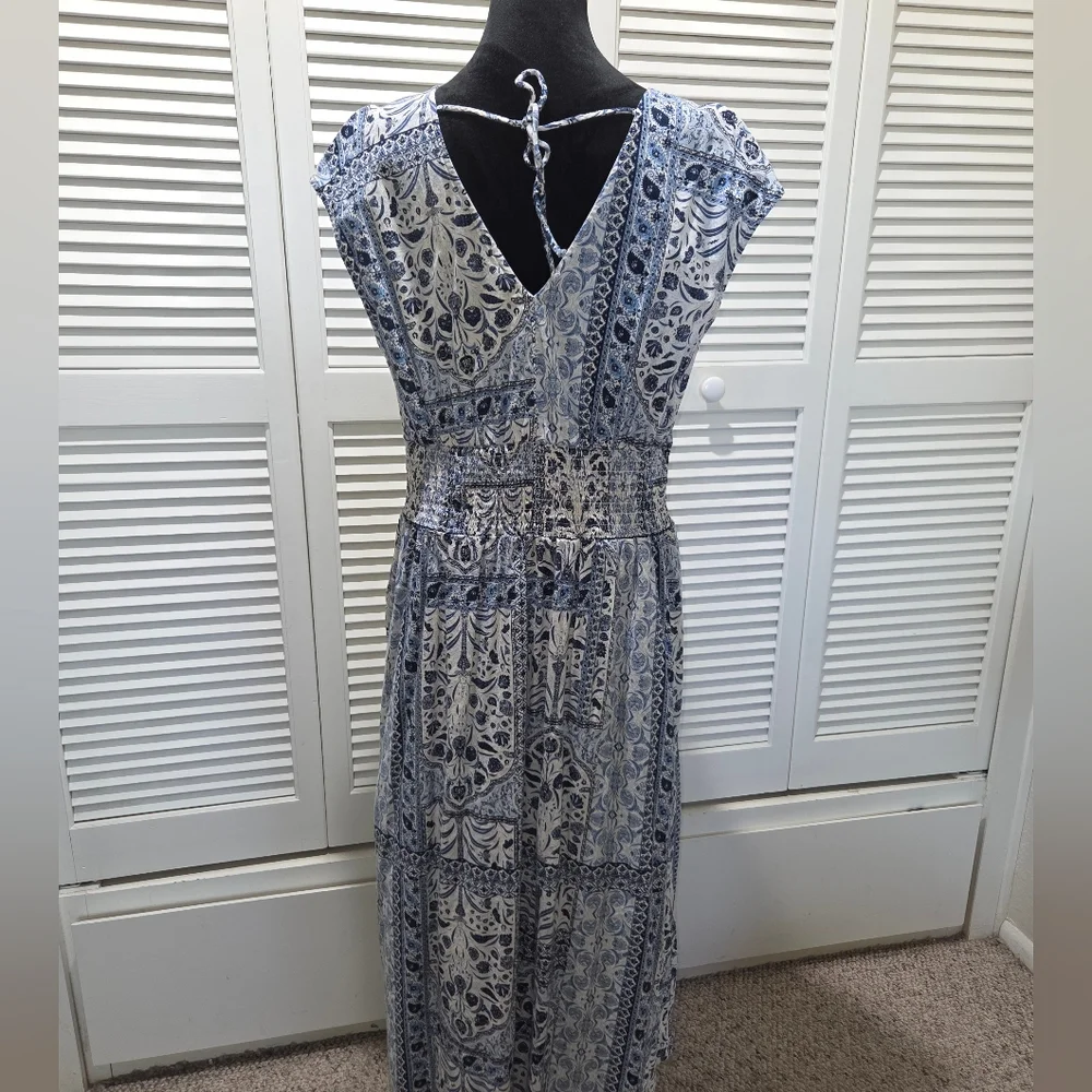 Old Navy Blue and White V Back Dress - Picture 2 of 5